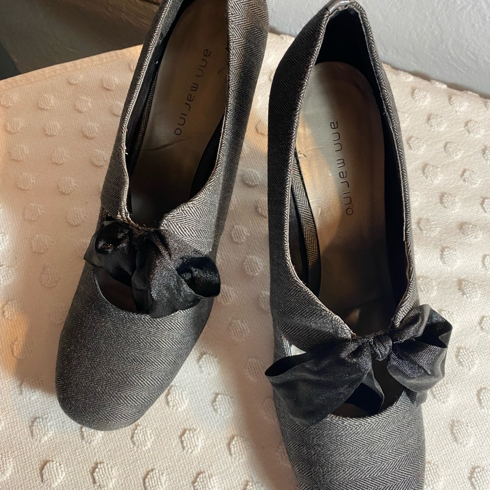 Ann Marino grey Herringbone Pumps with Black Satin Bow Accent - Picture 13 of 16